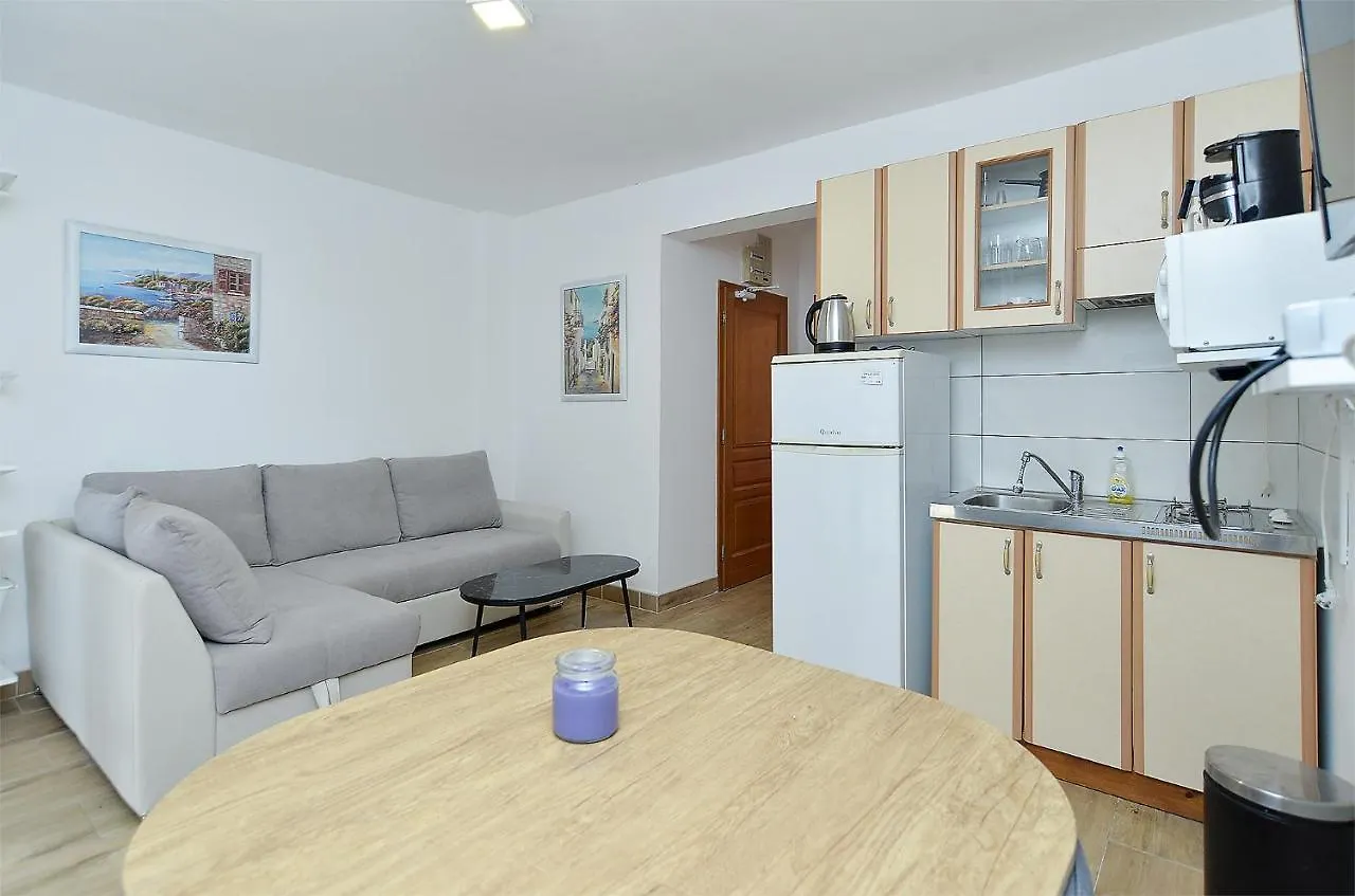 Apartments Orange 709 Fažana