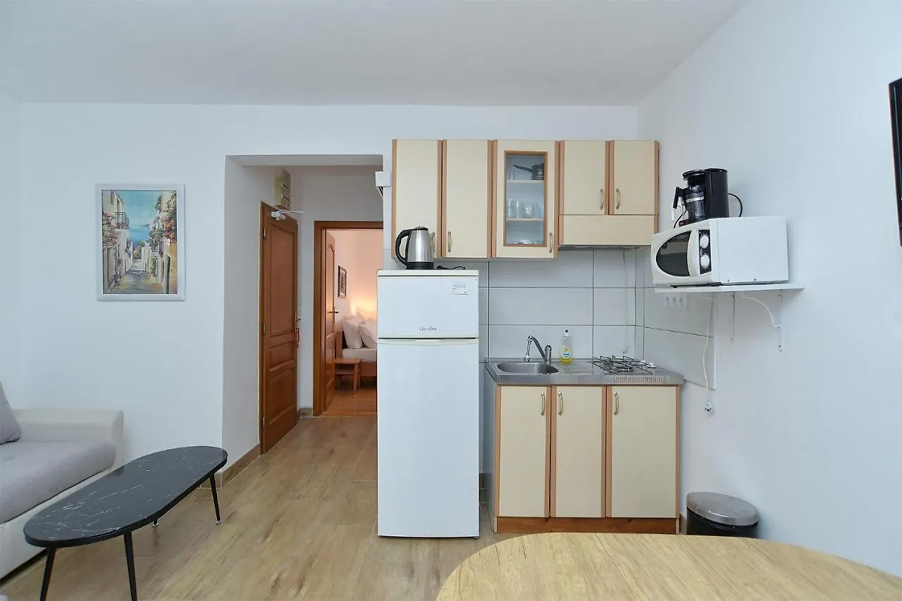 Apartments Orange 709 Fažana 0*,