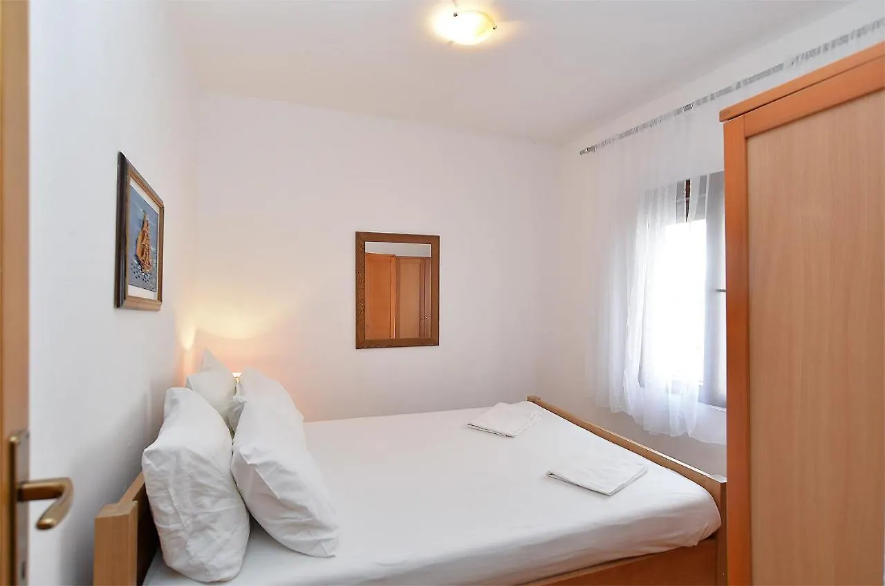 Apartments Orange 709 Fažana