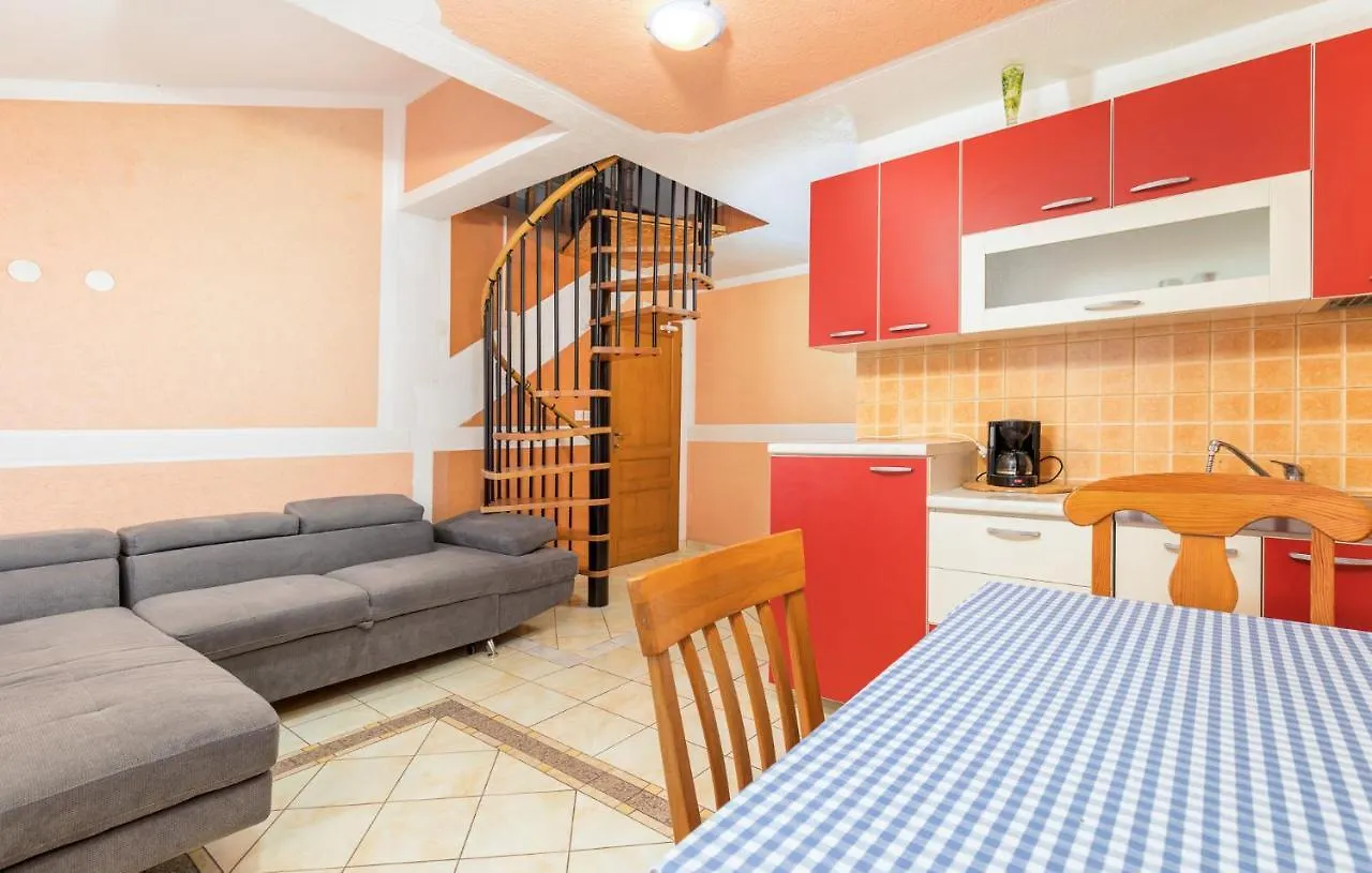 Apartments Orange 709 Fažana