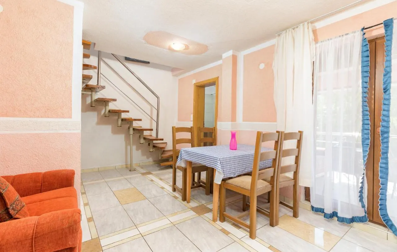 Apartments Orange 709 Fažana