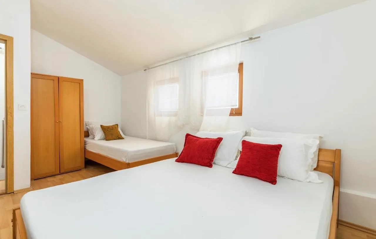 Apartments Orange 709 Fažana