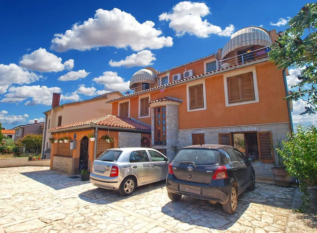 Apartments Orange 709 Fažana